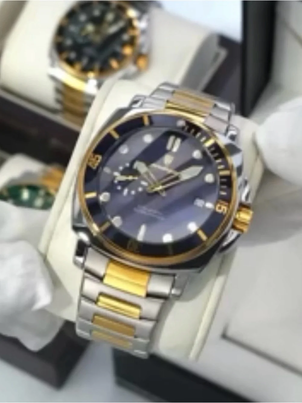 Men’s Black & Gold Stainless Steel Wristwatch Luxury Style Date Display